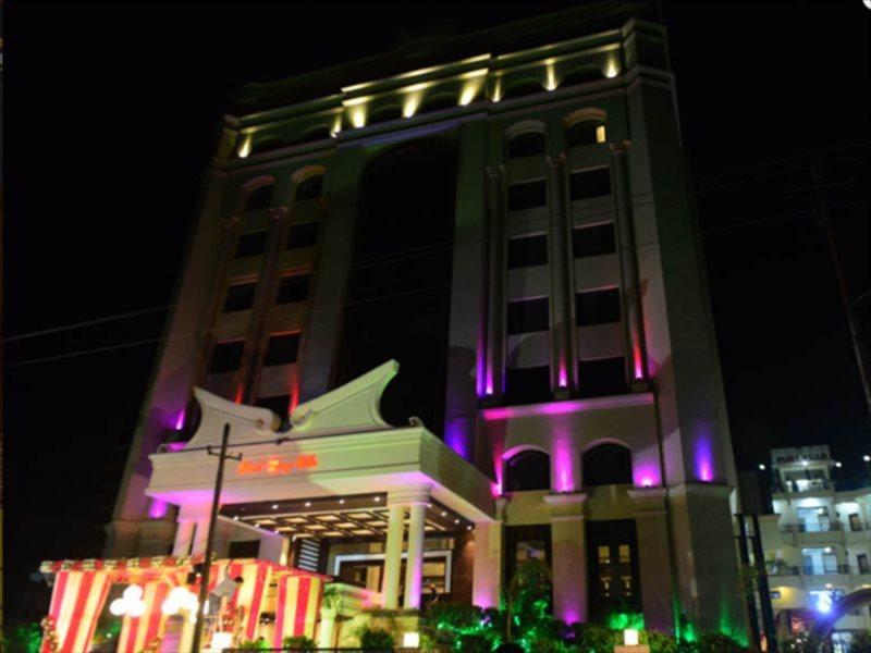 Vijay Intercontinental Hotel Kanpur Exterior photo